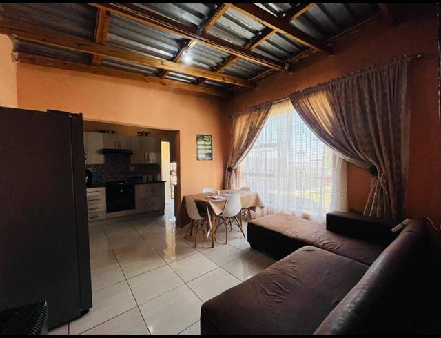 7 BEDROOM HOUSE FOR SALE IN OLIEVENHOUTBOSCH